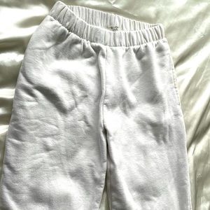 Very cute PacSun white sweats with pockets!